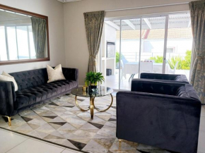 Elegant & Modern Home near Cape Winelands